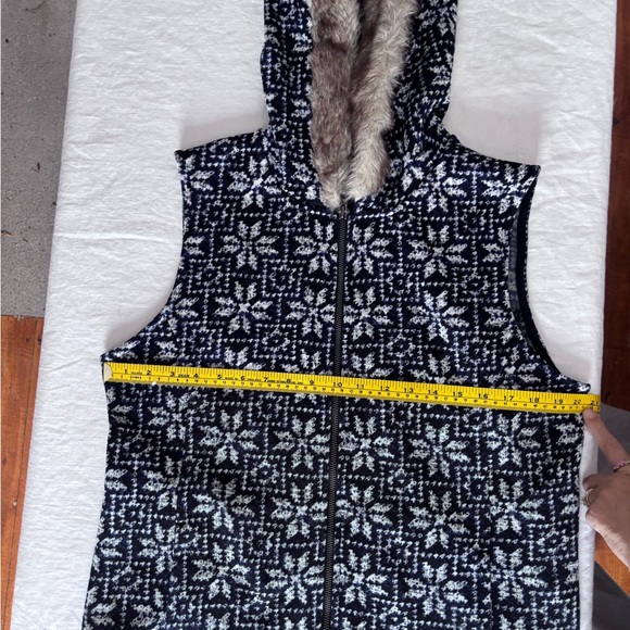 Talbots Nordic Faux Fur Snowflake Print Sleeveless Full Zip Vest Size Large - Picture 9 of 13
